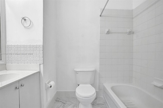 Building Photo - 757 NW 42nd Ave