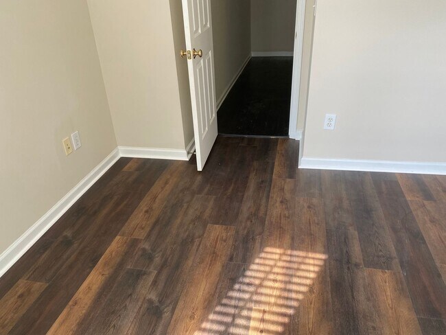 Building Photo - Spacious & beautiful 3BR Townhouse in Duluth