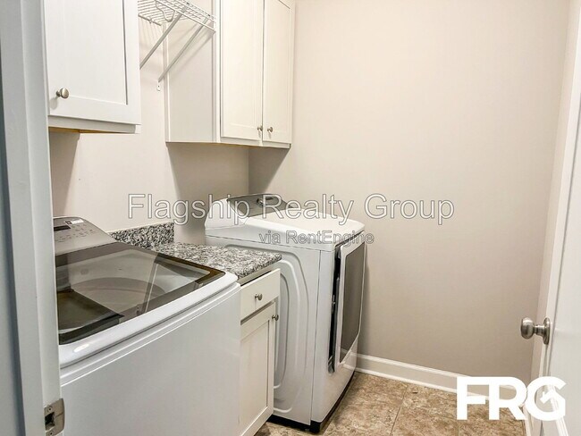 Building Photo - 491 Fallingbrook Dr