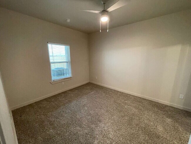Building Photo - Luxurious Townhome Located In Abbey Glen - Cooper ISD