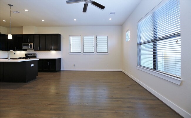 Building Photo - 3916 Tulane Oak Dr