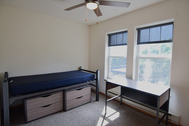Building Photo - 3 Bedroom, 2 Bath