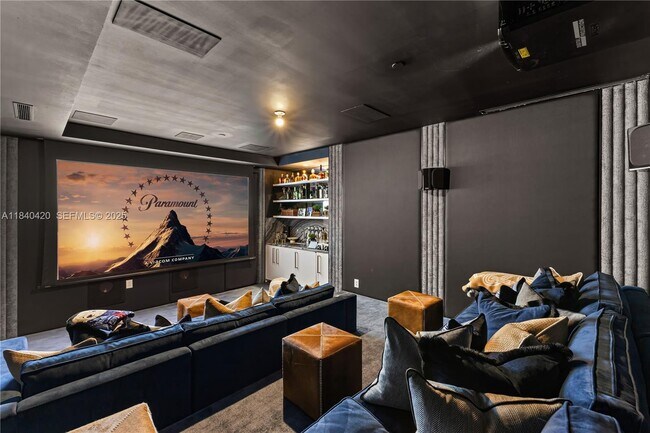 Building Photo - 17901 Collins Ave