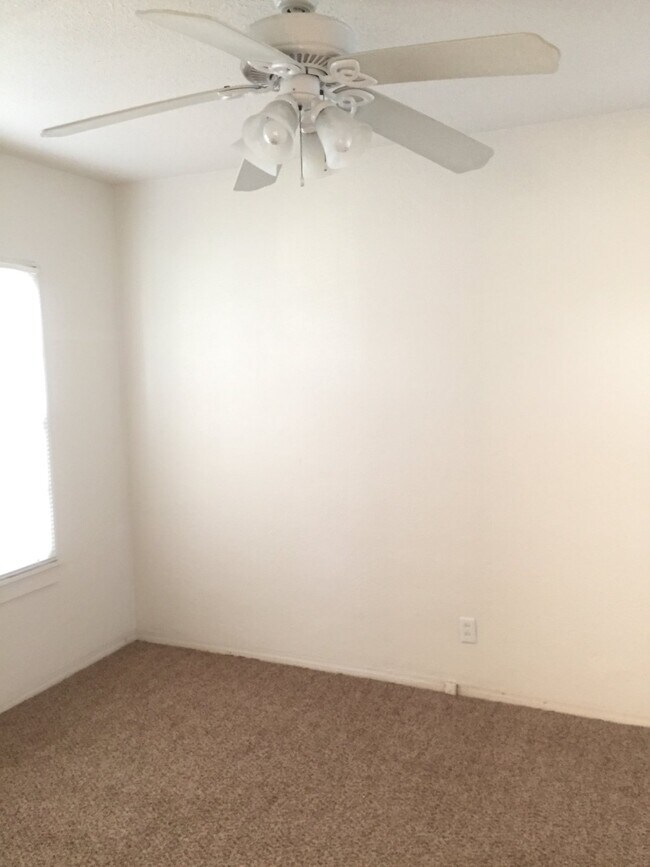 Building Photo - Cozy 2-bedroom, 1-bath home