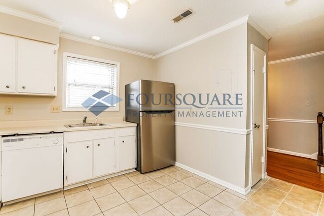 Building Photo - Spacious Townhome with Wood-Burning Fireplace, Large Deck & Storage Room , Convenient North Ridge...