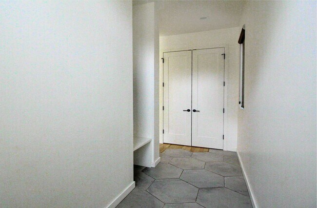 Building Photo - Luxury Living in the heart of Platte Park, 5bds, 4bas - Custom Finishes around every corner