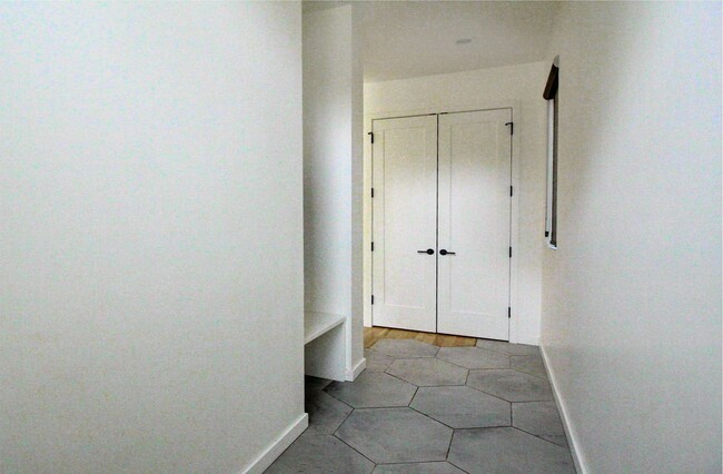 Building Photo - Luxury Living in the heart of Platte Park,...