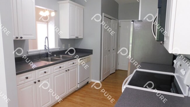 Building Photo - 632 Forest Lakes Dr