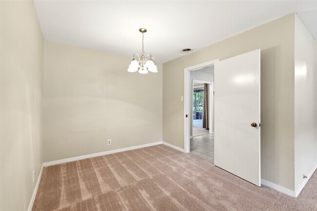 Building Photo - 8406 Highcrest Dr