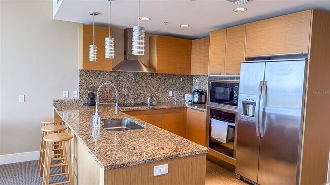 Building Photo - 175 1st St S