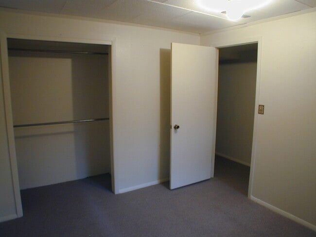 Building Photo - House For Lease