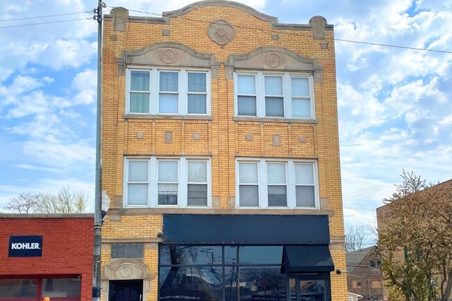 Primary Photo - 4343 W Diversey Ave