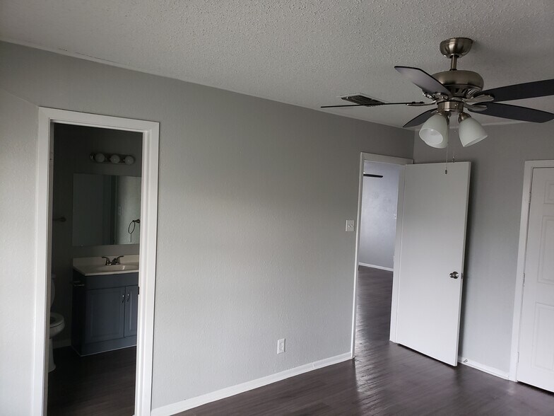 Building Photo - 4883 Aspen Wood Dr,