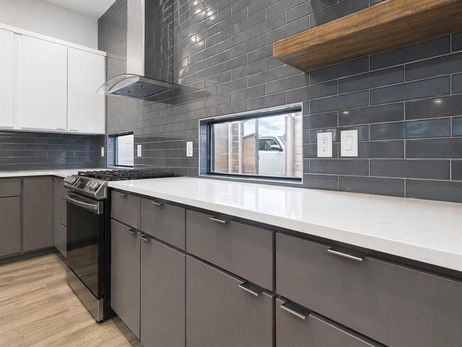 Building Photo - 4402 Mt Vernon Dr