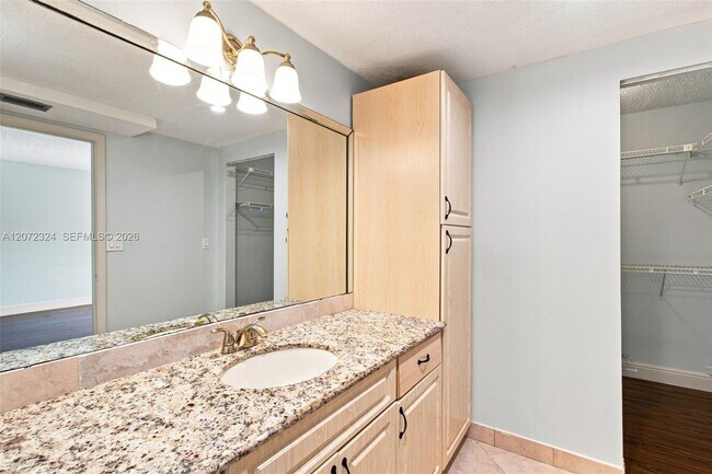 Building Photo - 6511 Racquet Club Dr