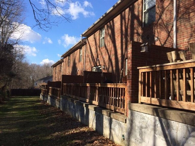 Building Photo - 1017 Smither Dr