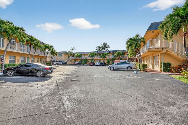 Building Photo - QUICK MOVE IN | FIRST MONTH FREE - Bright & Modern 1-Bedroom Apartment in Prime Oakland Park Loca...