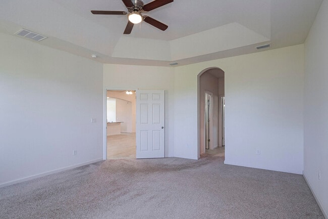 Building Photo - 5513 1st Sq