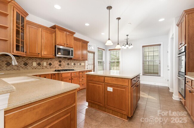 Building Photo - 9429 Ridgeforest Dr