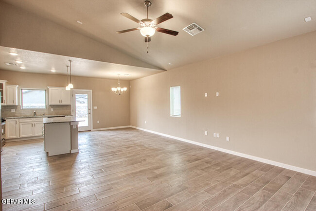 Building Photo - 14929 Tierra Crystal Ave