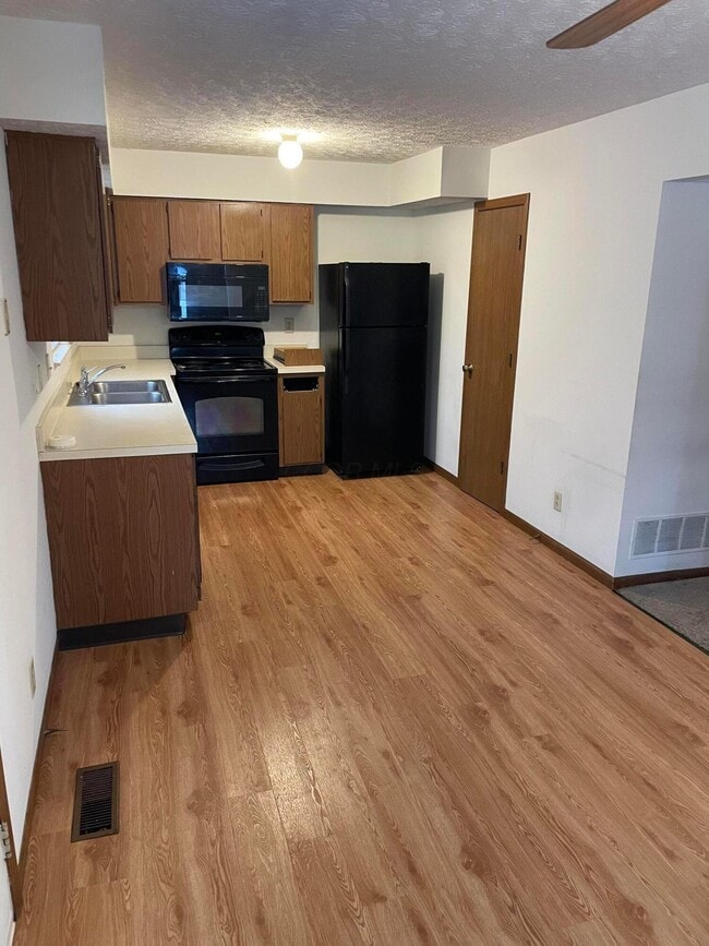 Building Photo - 6680 Birchton St