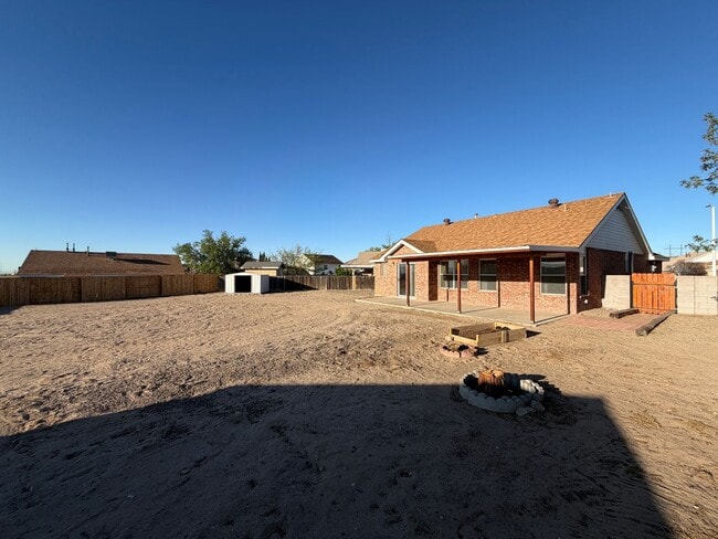 Building Photo - 3 Bedroom Single Story Home Available Near Unser Blvd NW & Ladera Dr NW!