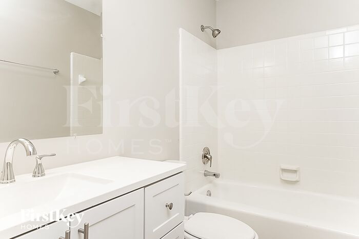 Building Photo - 5388 Beechmont Dr