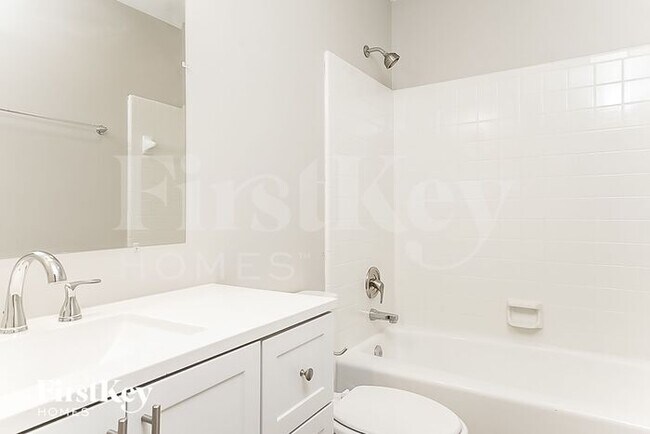 Building Photo - 5388 Beechmont Dr