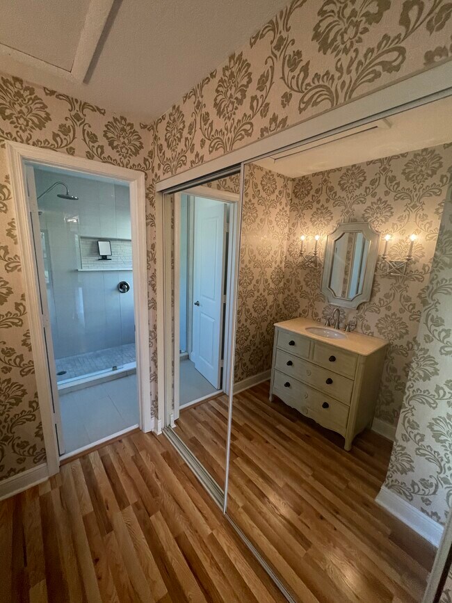 Building Photo - 13017 Northshire Trl