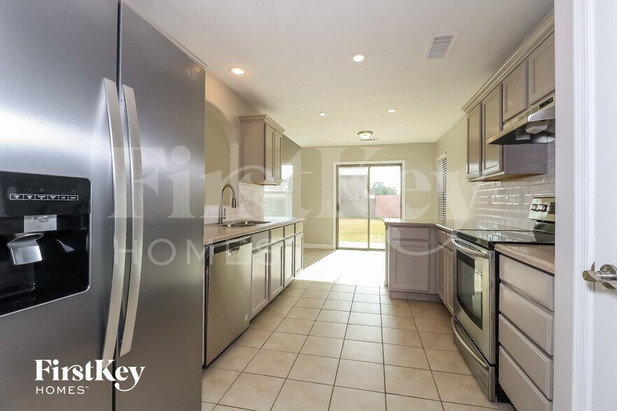 Building Photo - 25193 W Cranston Ln