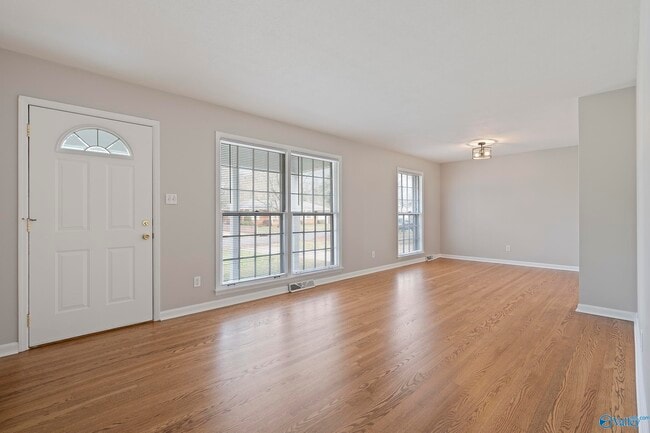 Building Photo - 1723 Laverne Dr NW