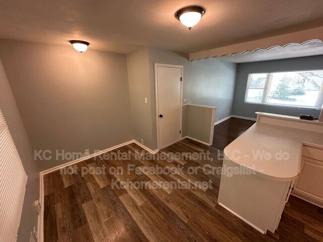 Building Photo - 10809 Ewing Ave