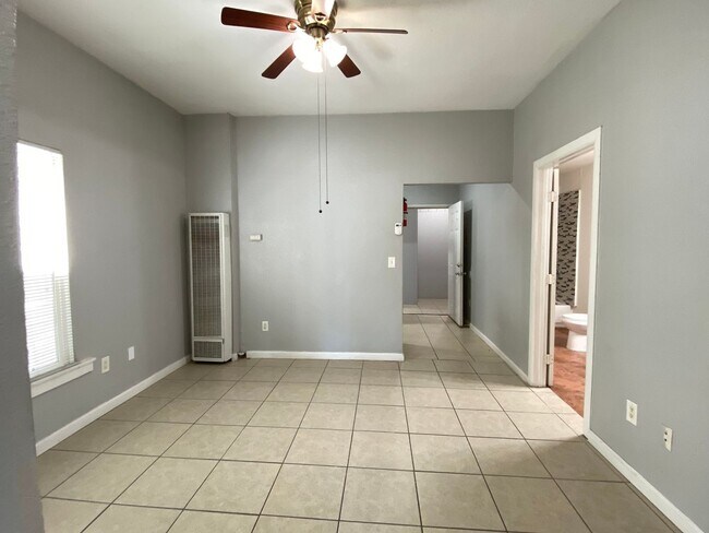 Building Photo - Studio Apartment in Downtown Stockton