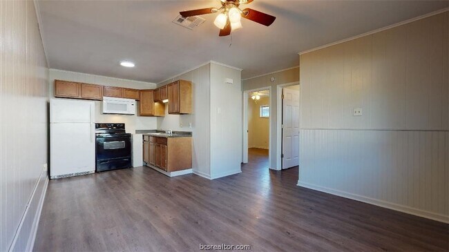 Building Photo - 206 Lynn Dr