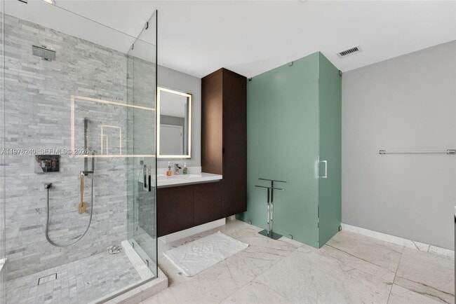 Building Photo - 851 NE 1st Ave