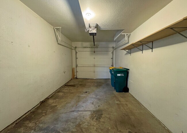 Building Photo - 6913 Yellowpine Dr