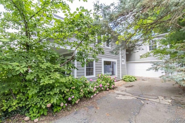 Building Photo - 1834 Fairview St