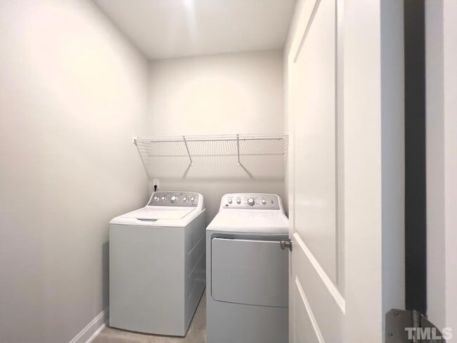 Building Photo - 341 Natsam Wds Wy