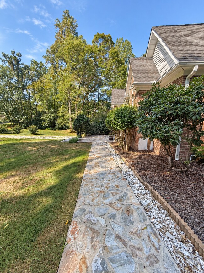 Building Photo - 2040 Webster Grove Dr