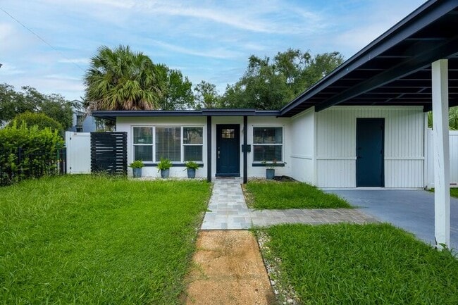 Primary Photo - 843 W Swoope Ave