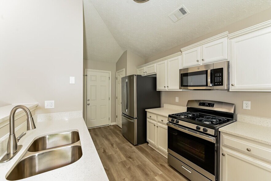 Building Photo - 1825 Courtyard Ln