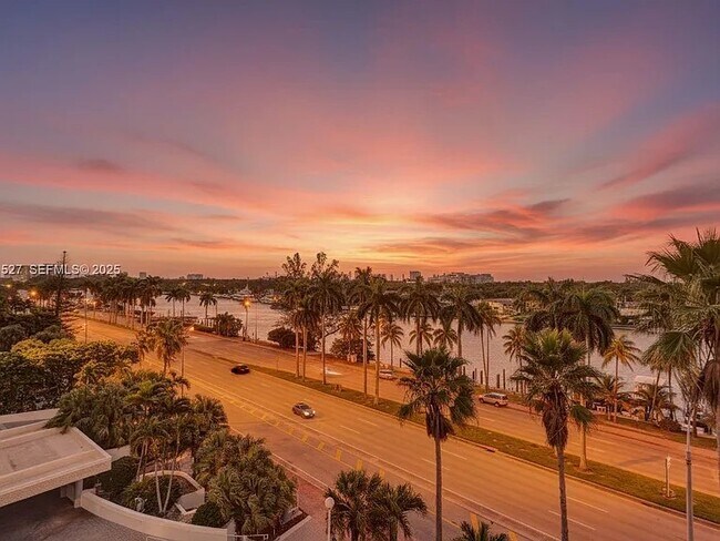 Building Photo - 5005 Collins Ave