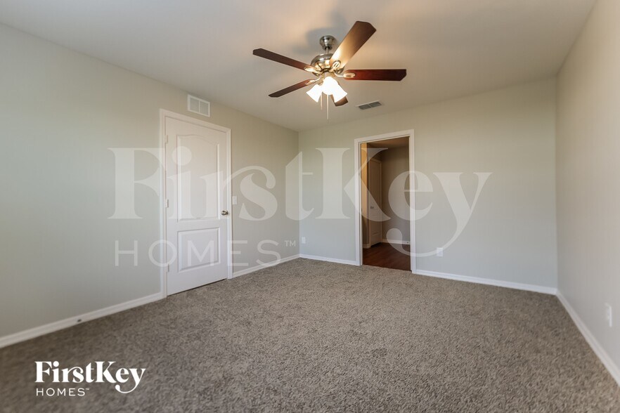 Building Photo - 1544 Swan Lake Cir