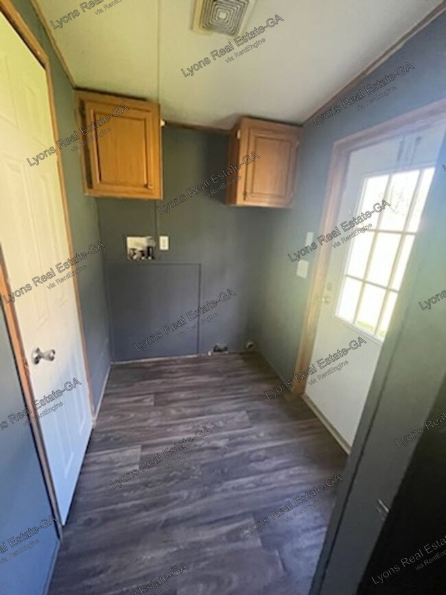 Building Photo - 906 Pleasantdale Cir