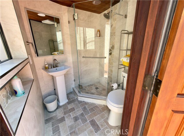 Building Photo - 327 Aster St