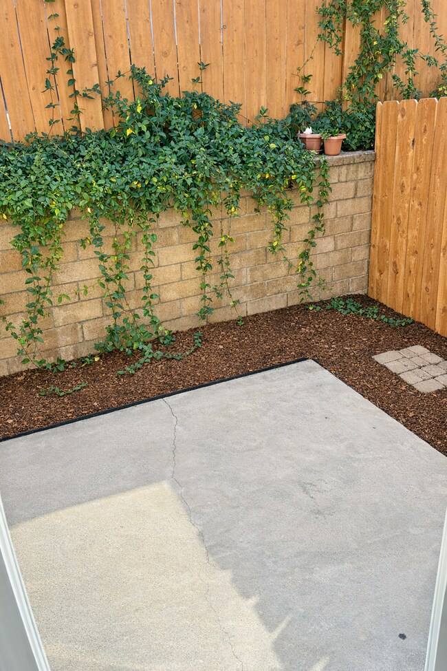 Building Photo - 1 Bed / 1 Bath Condo for Lease – Walk to Downtown La Mesa!