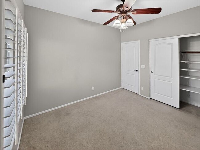 Building Photo - Charming 4 Bedrooms/ 3.5 Bath Home in Desirable Fox Crossing!!