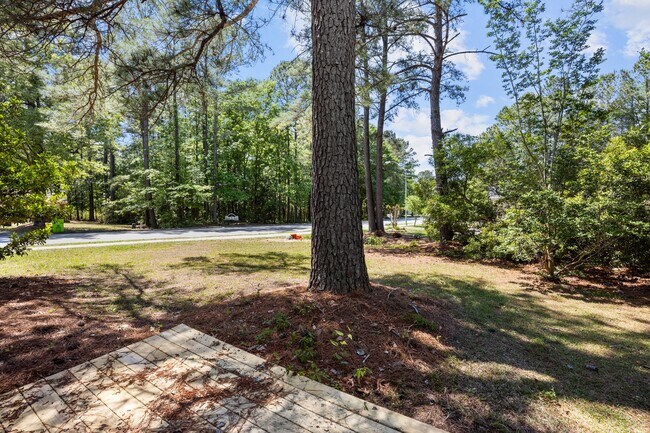 Building Photo - 1501 Fairfax Ln