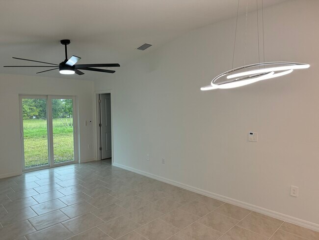 Building Photo - 12100 Stone Pne Ct