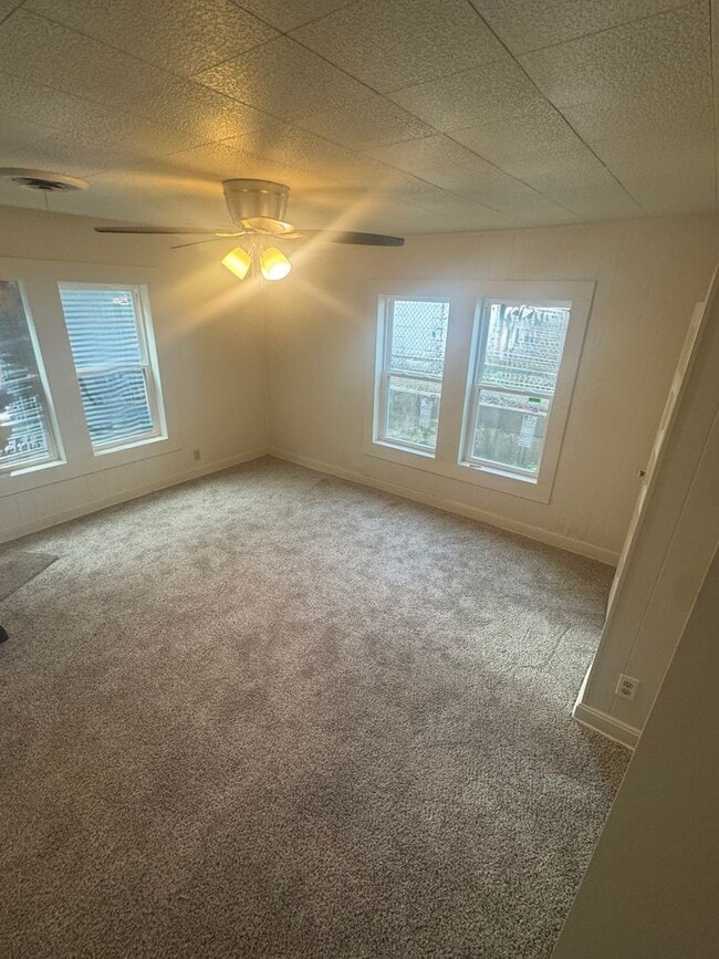 Building Photo - NEWLY RENOVATED - CHARMING 3/2 with STORAGE UNIT and COVERED PARKING